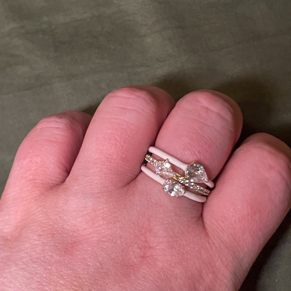 EUC✨Melinda Maria Three Ring Stack Diamonds 18k Gold Plated & White Enamel ✨Sz8